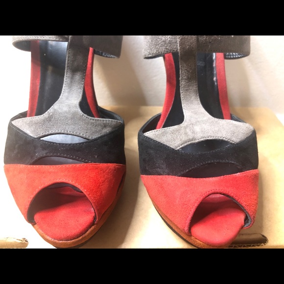 ZARA | Peep Toe T-Strap Heel Sandals - Picture 4 of 10